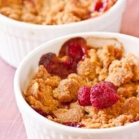 Crumble de manzana y frambuesa