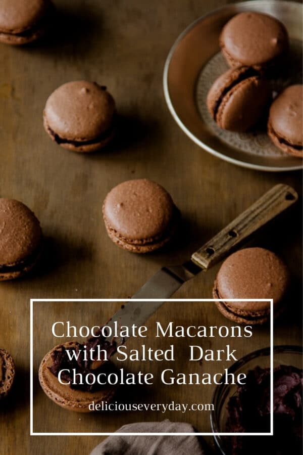 Macarons au chocolat avec ganache au chocolat noir