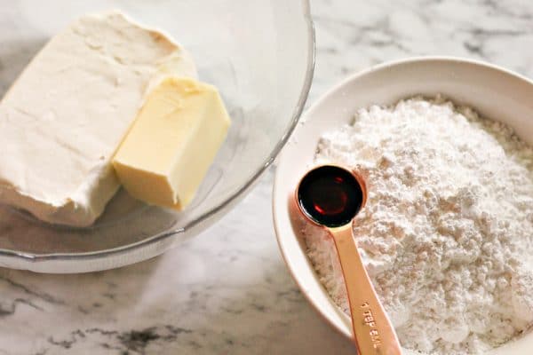 Ingredientes para hacer el frosting de queso crema